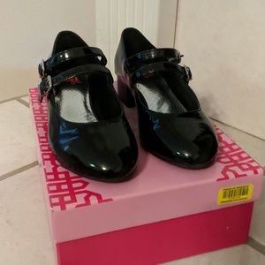 Girls size 2 GB girls dress shoes